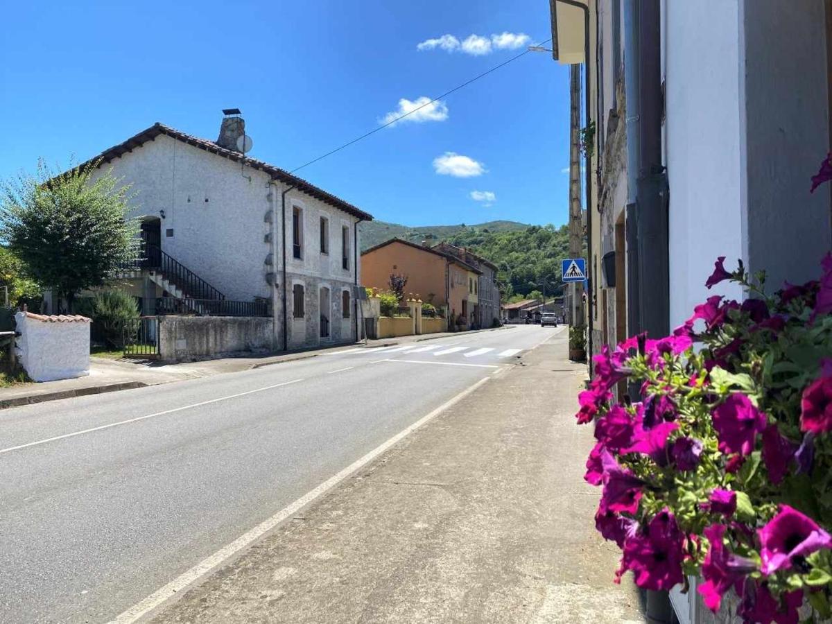 Casa Maribel Onís Buitenkant foto